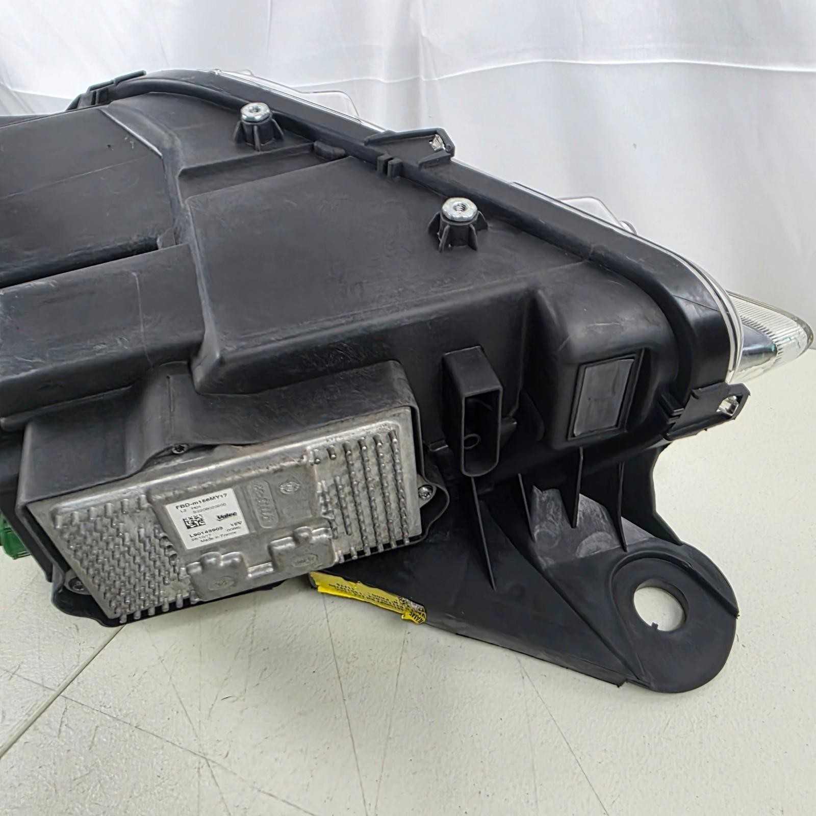 Maserati Quattroporte Right Headlight P/N 670100614