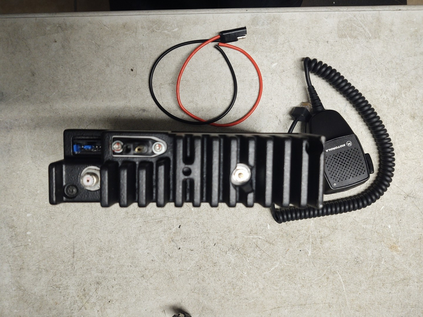 Motorola Maxtrac UHF 2way mobile radio with mic