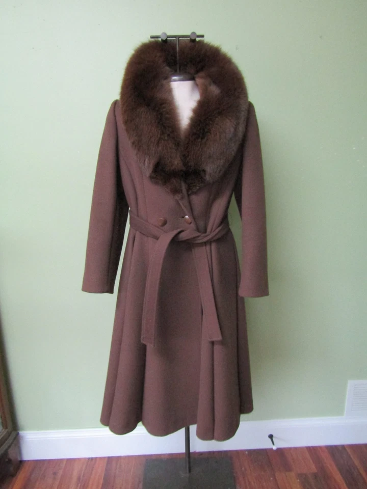 ABRIGO DE LANA MARRÓN VINTAGE CON CUELLO DE PIEL / EXCELENTE ESTADO / BUSTO 40" Foto 2 de 4