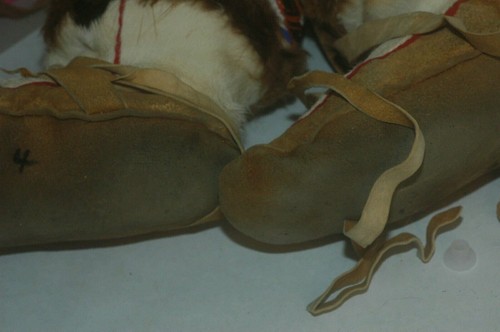 Fine Pair of Native American Beaded Fur Buckskin Mukluks Boots size 8-8.5 - Picture 10 of 12