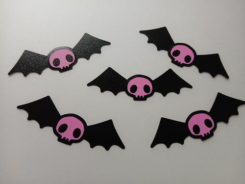 Kuromi Totenkopf Fledermäuse 5 Aufkleber Vinyl Aufkleber ideal für Auto Windows Laptop wasserdicht - Bild 4 von 5