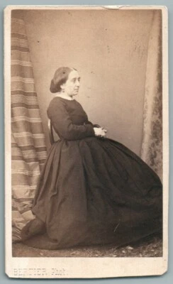 CDV Femme de profil pose pour Bertier Paris 1860. Photo ancienne Mode. Foto Frau - Photo 1/4