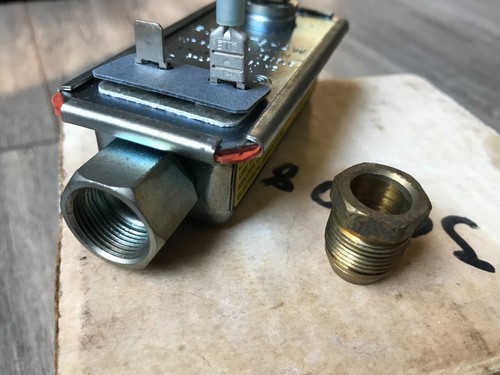 4090-285 Robertshaw 2.94-3.3 Volt Bimetal Valve - New - COSMETICALLY BLEMISHED - Picture 11 of 16