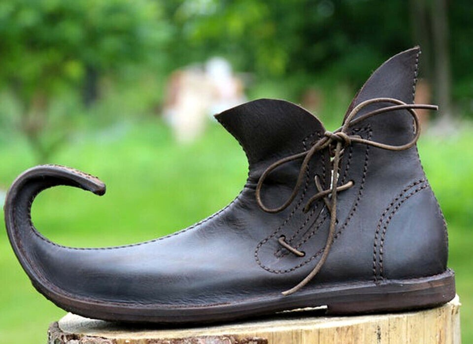 Poulaines Shoes Leather Shoes with Curved Point Renaissance Poulaines Shoes Leather Shoes with Curved Point Renaissance