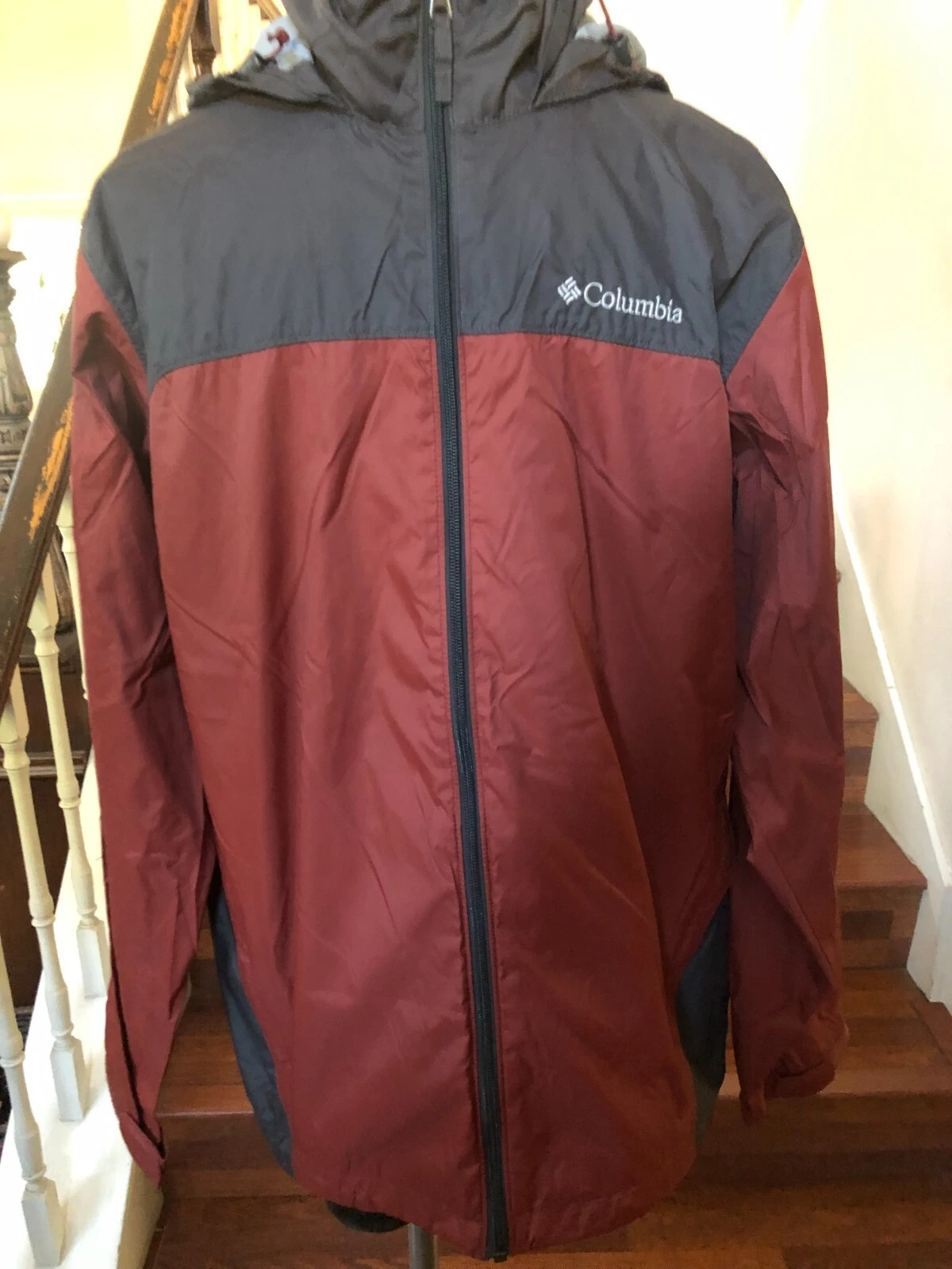 Columbia Men's Black/Burgundy Windbreaker Jacket Hooded, Pocket RM 2015 Medium
