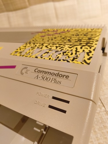 Commodore Amiga 500 Plus 'New Art' Replica Case In Very Good Condition. - Afbeelding 19 van 22
