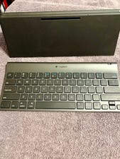 EUC Logitech Combo Touch Keyboard w/case
