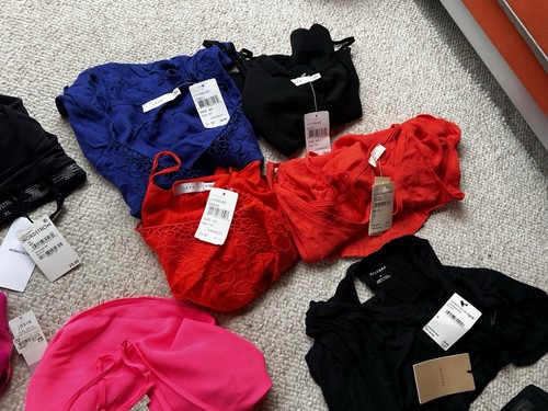 NWT Lot If 27 Women Clothes Top Jeans More - Picture 17 of 18