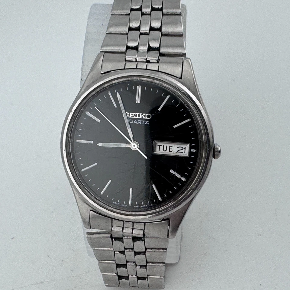 Reloj de Cuarzo De Colección Seiko 7N43-8A39 Hombres Plata Acero Negro Día Fecha Nuevo Batería 7.5" Foto 2 de 4