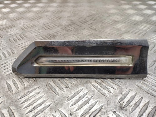 BMW 7 F01, F02 Kotflügelblinker vorne rechts 63137203372 7203372 4.40 15369188