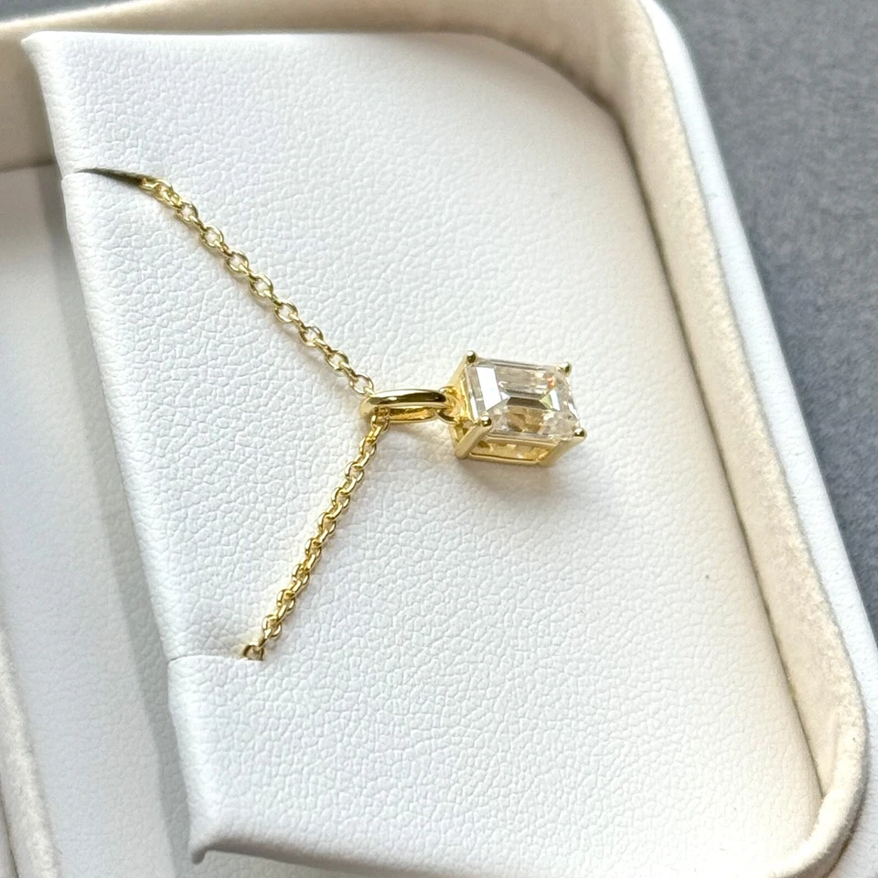 Colgante solitario moissanita corte esmeralda con collar - plata 925 u oro 14k Foto 4 de 4