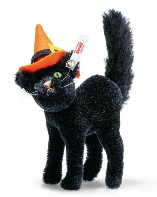 detective pikachu figure