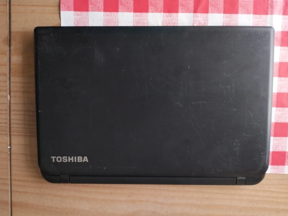 Toshiba Satellite C50D-B-120 Laptop AMD Windows 7 (Untested) - Image 3 of 4