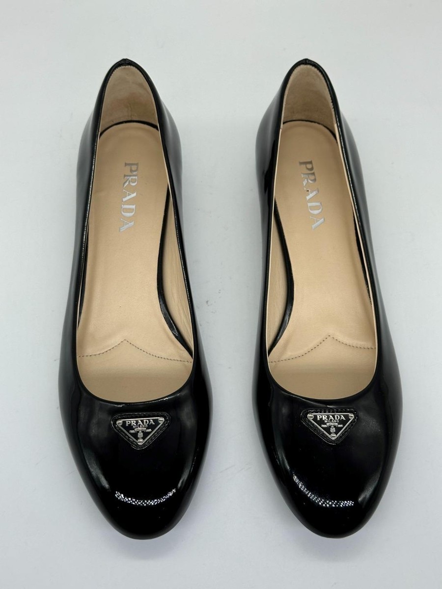 靴 PRADA SPORT Logo ballet shoes BLACK Prada Enamel Logo Ballerina Shoes | Black | FARFETCH