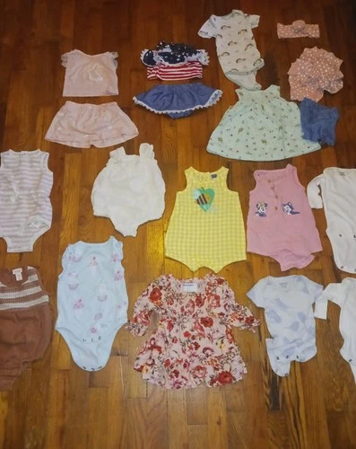 Gently used 0-3 and 3-6 month girl clothes lot