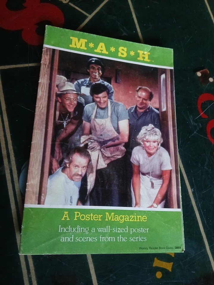 VINTAGE 1982 MASH A POSTER MAGAZINE  - image 2 of 4