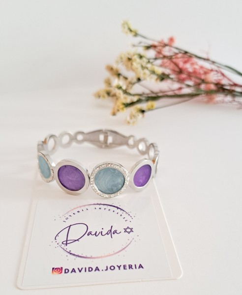 Pulsera de acero, elaborada a mano con resina, 6 cm de ancho, diseño exclusivo.
