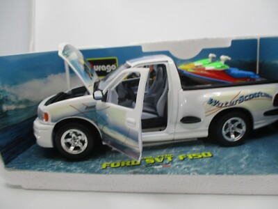 BURAGO FORD SVT F150 Water Scooter 1/21 EUR 61,59 - DE
