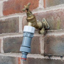 “3/4" BSPF Female Tap Connector with 1 Bar Pressure Regulator – Quick Connect