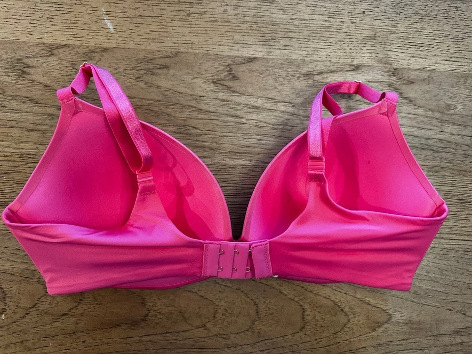 Sujetador Victoria's Secret Ultra Rosa 38DD Muy Sexy Tan Obsessed Inalámbrico Push Foto 2 de 2