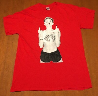 Miley Cyrus Middle Finger Bangerz Era Tshirt Printscreen Preowned Hannah Montana