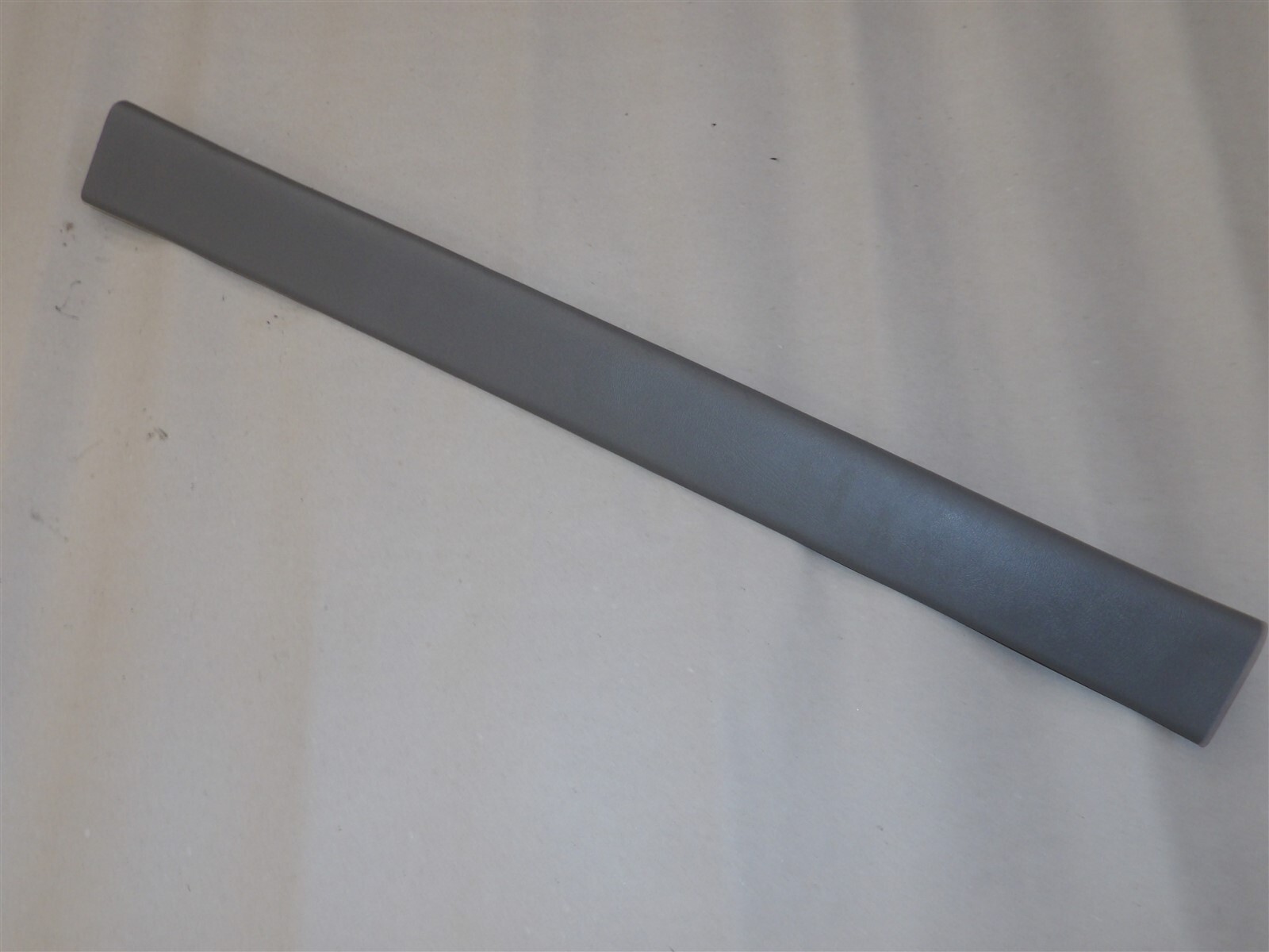 Liftgate Interior Header Trim Sill Medium Gray 2000-2006 Chevy Tahoe Yukon