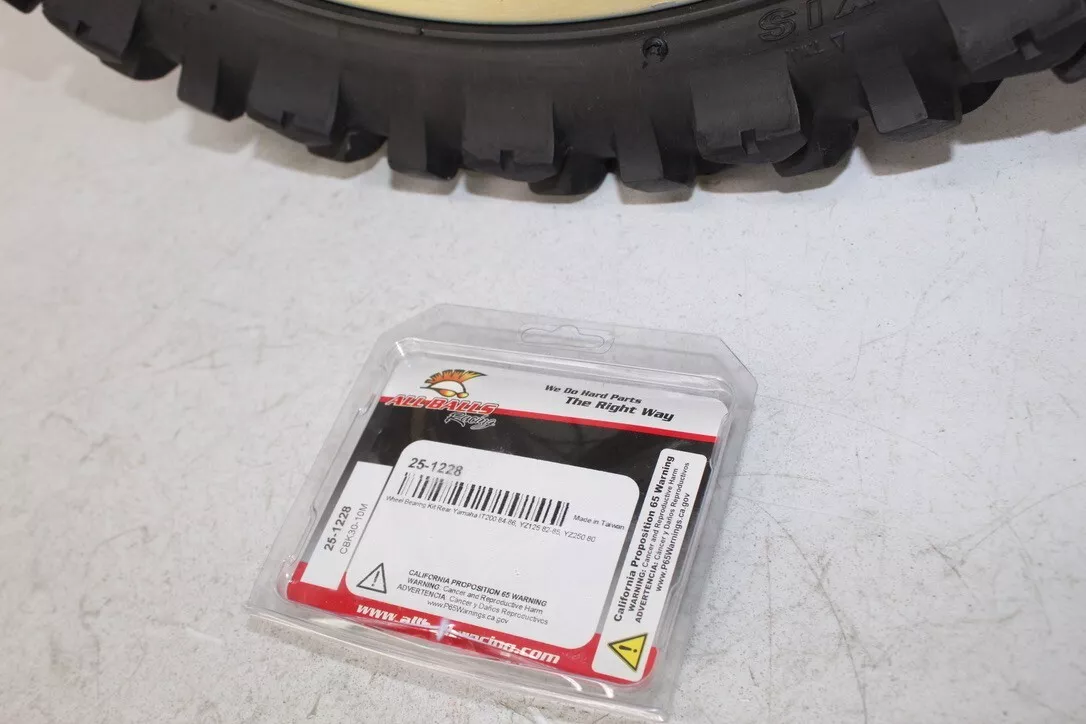 1983 Yamaha YZ125 OEM Rear wheel 1.85 x 18 YZ 125 83 Hub 24X 1983 Yamaha YZ125 OEM Rear wheel 1.85 x 18 YZ 125 83 Hub 24X