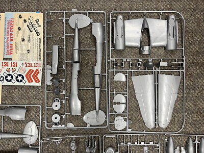 Vintage Revell 1/32 Ww2 Lockheed P-38 Lightning Bomber Model Kit