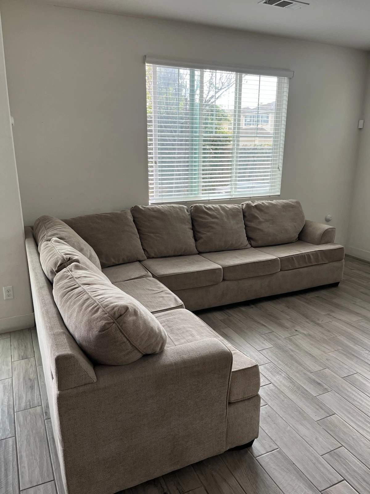 Beige Fabric L-Shaped Sectional Sofa w/ Chaise Modern Solid 6-Seat 115x110
Opens in a new window or
