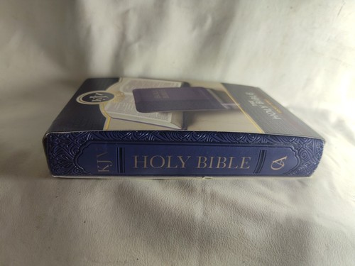 KJV Bible Mini Pocket Purple Leather Bound – New, Slipcover Heavy Shelf Wear - Imagen 4 de 10