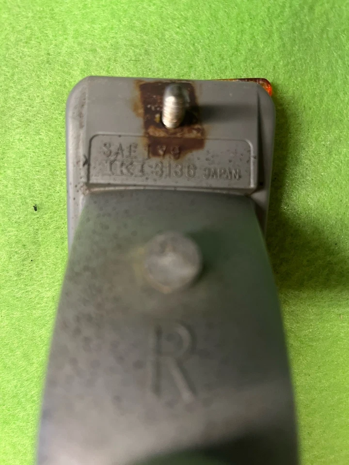 81 82 83 84 NISSAN MAXIMA LUZ MARCADORA DELANTERA OEM RH PASAJERO DERECHO MONTAJE PARACHOQUES Foto 3 de 4