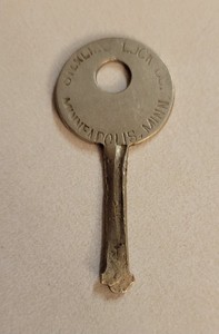 ANTIQUE STERLING LOCK CO. MINNEAPOLIS MINN PADLOCK KEY INDUSTRIAL STAMPED