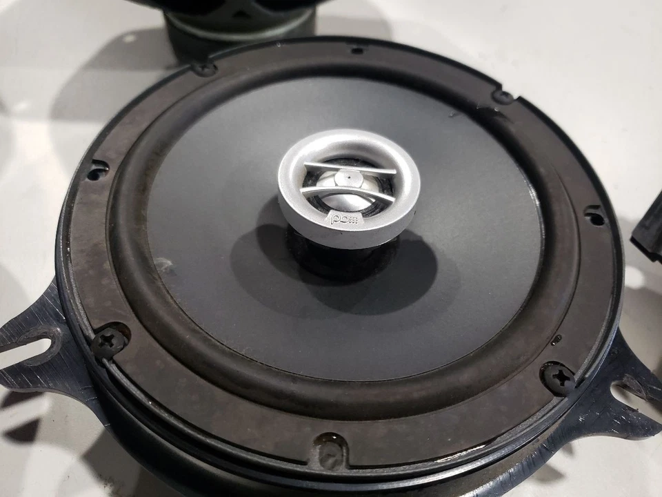 Infiniti G35 Cupé Aftermarket 2004 - Juego de altavoces Powerbass Aftermarket Foto 4 de 4