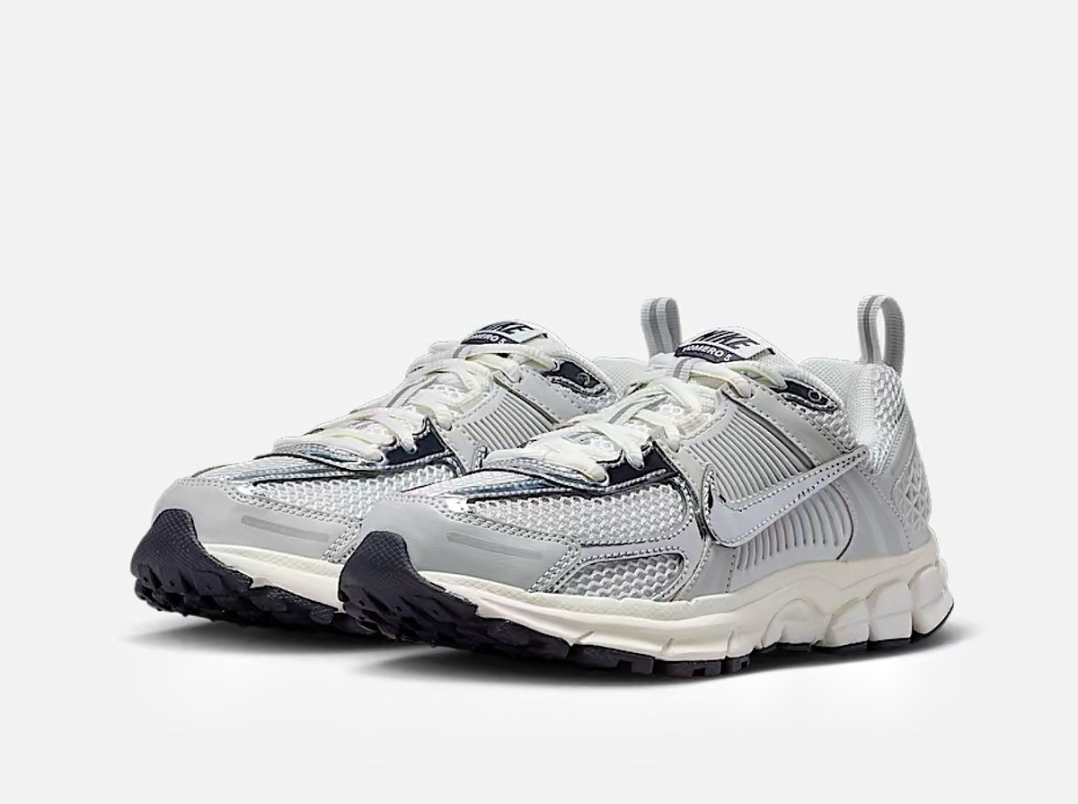 Gs Size 5.5Y/ 7 Women's -Nike Vomero 5 Metallic Silver IM9467-001