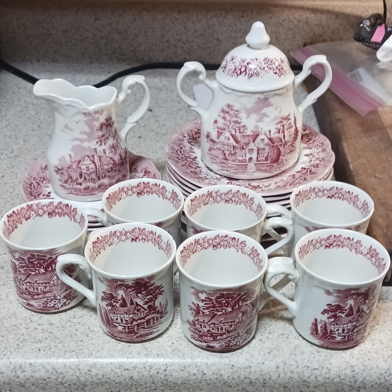 Scenic Red & White Ceramic Tea Set 15pc: Lidded Teapot, Creamer, 6 Cups