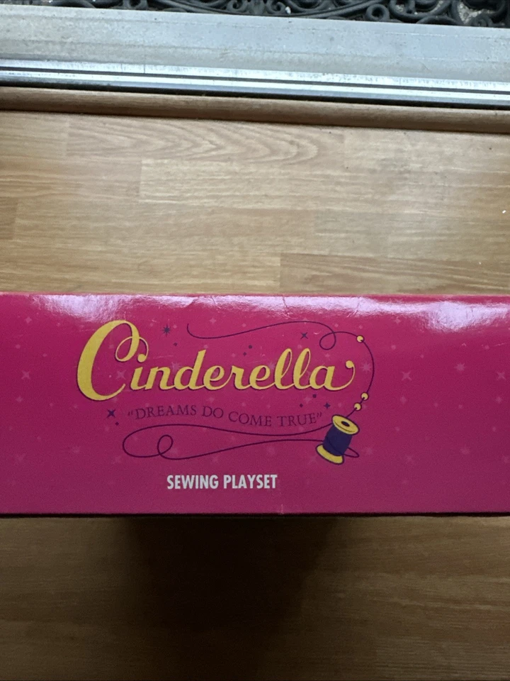 Raro Juego de Costura de Colección Disney Ratones Cenicienta Hilo Carrete Habitaciones Juguete Foto 3 de 3