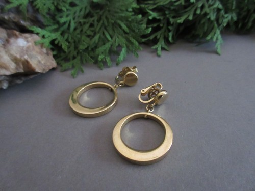 Vintage Crown Trifari Gold Tone Hoop Dangle Clip Earrings