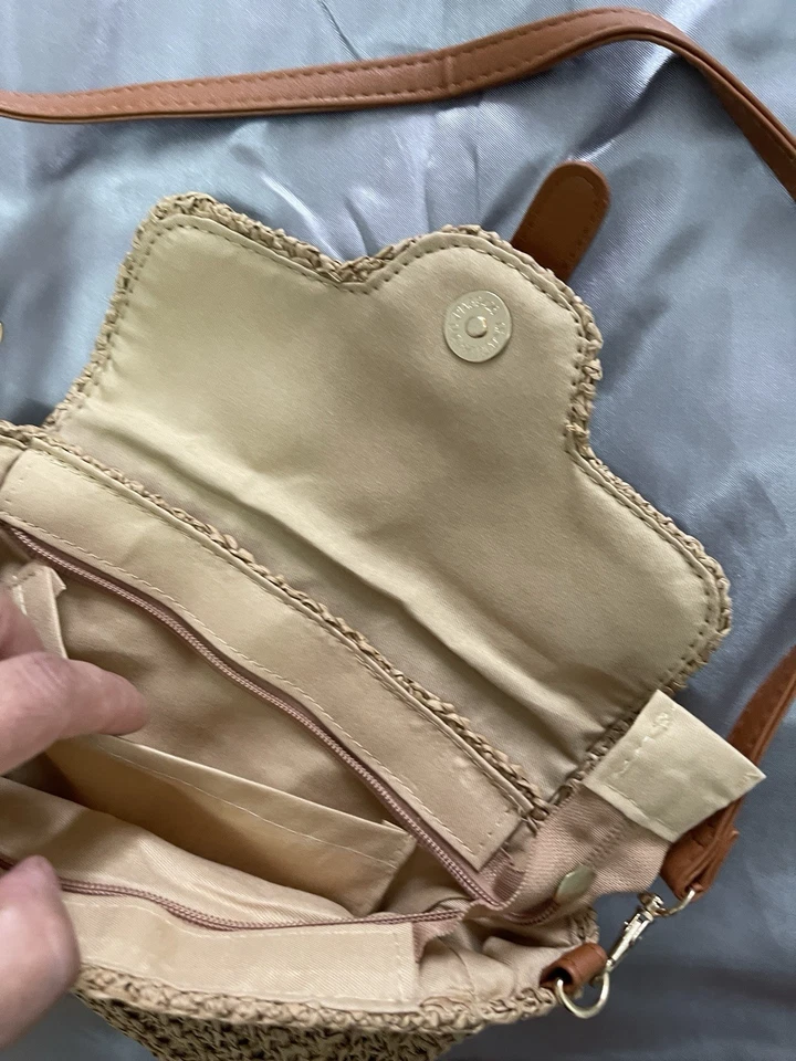 Beige Woven Straw Small Crossbody Bag Magnetic Flap Detachable Strap Gold - Image 3 of 3