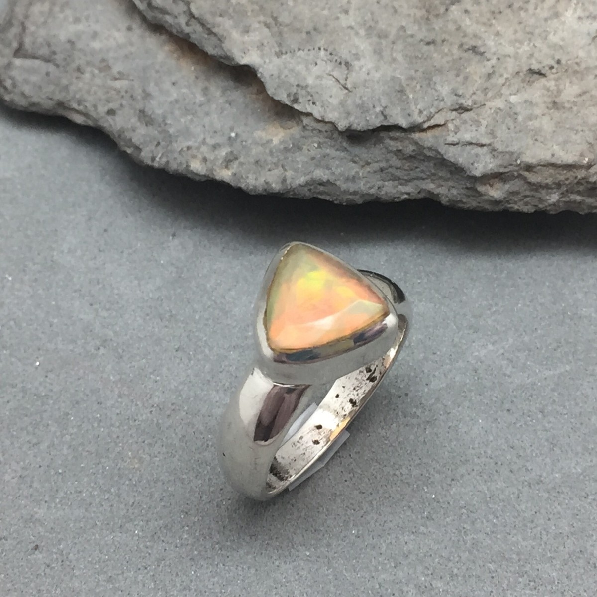 MOTO・ COMTEMPORARY NATIVE TRIANGLE RING zuni-multi-stone-geometric-