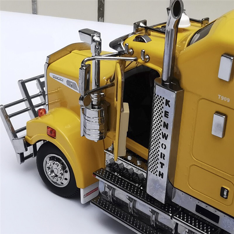 504-004 EXCLUSIVE 1/32 ケンワース T909 EXCLUSIVE 1/32 Kenworth T909 Prime Mover Truck Yellow