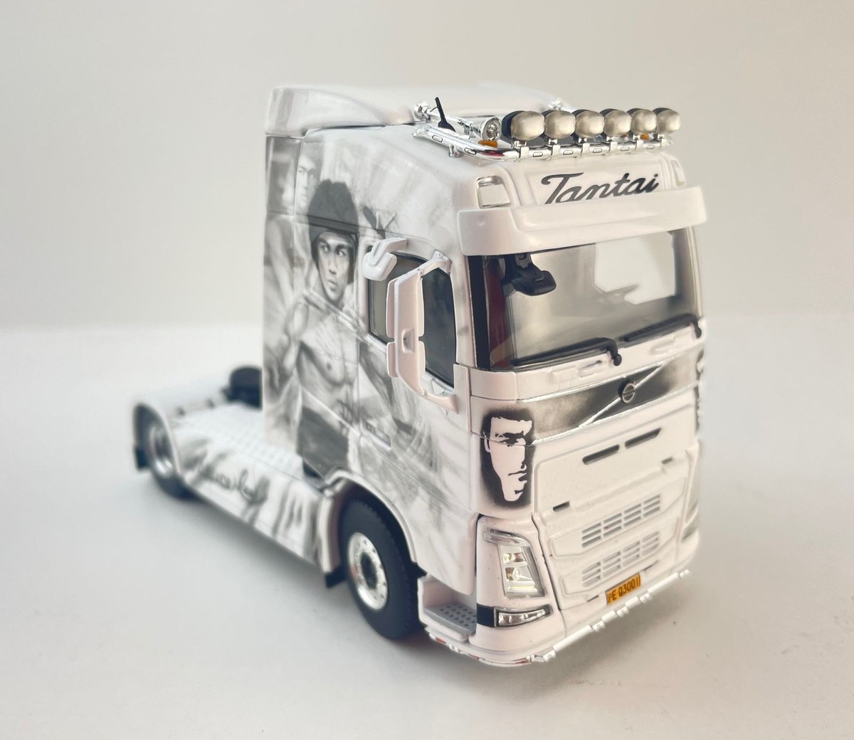 23R-010 WSI 1/50 ボルボ FH4 GLOBETROTTER XL WSI Bouillon Volvo FH4 Globetrotter 4x2 01-4236 | TRUCKMO
