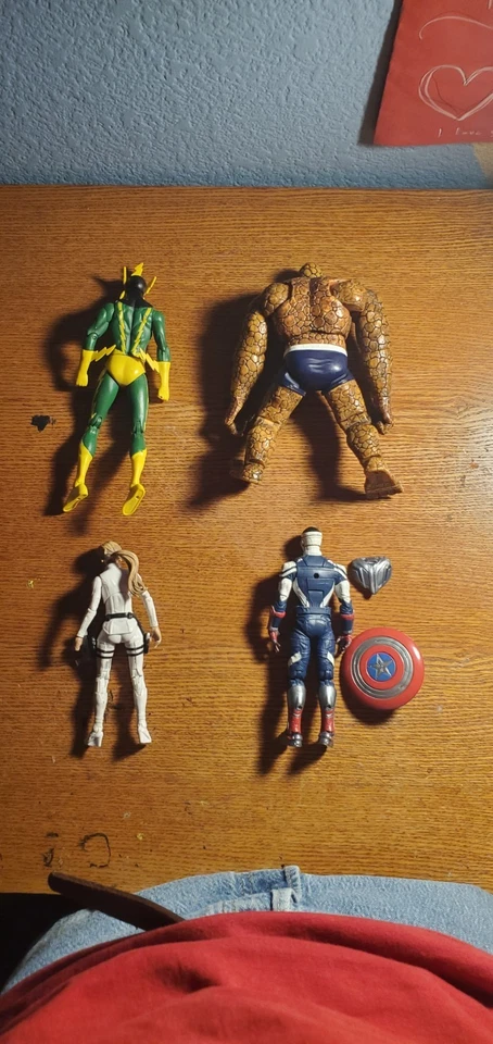 Lote de figuras de acción y BAF Marvel Foto 2 de 2