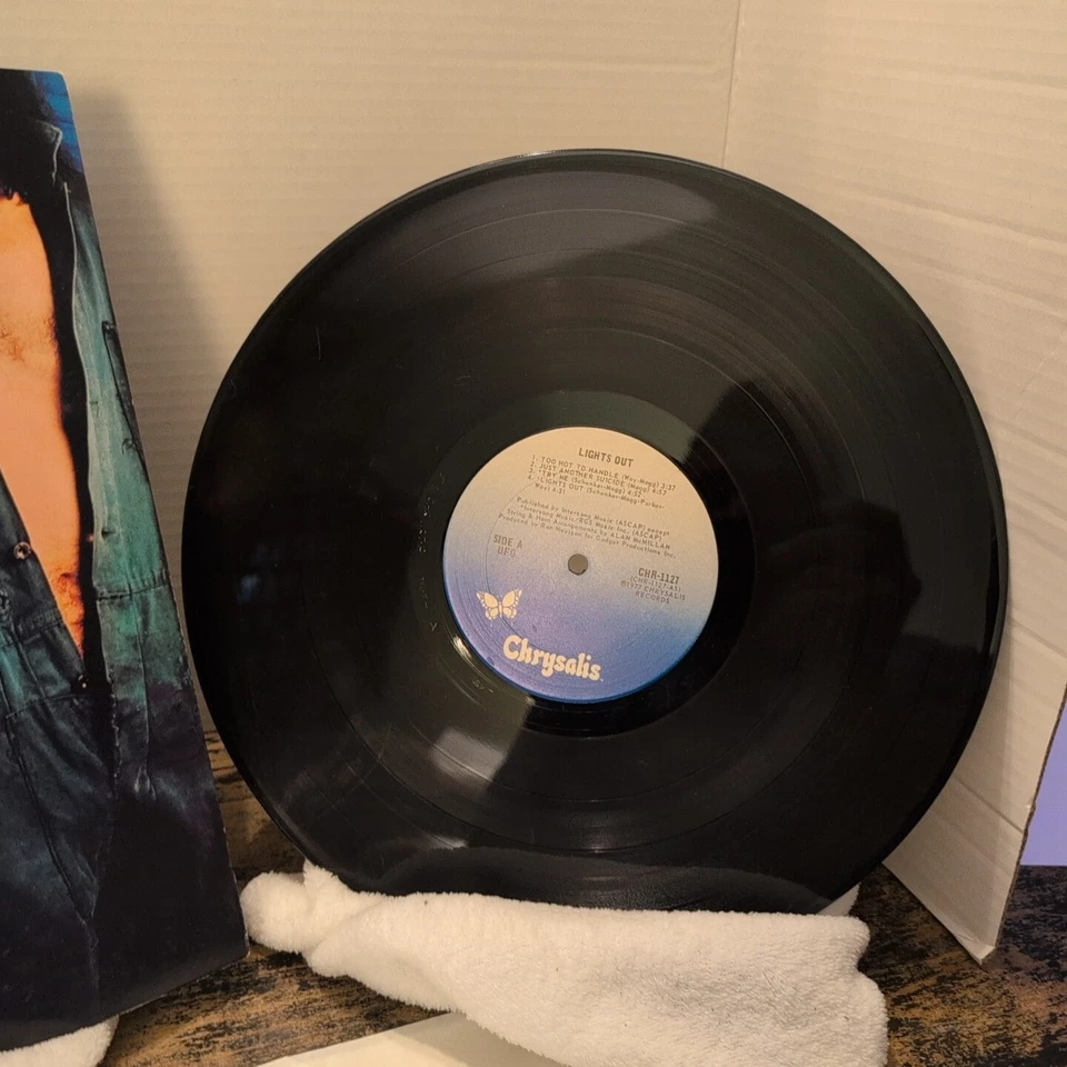 UFO Lights Out CHR-1127 33 RPM LP 1977 Chrysalis Records Vinyl Record Album - Image 3 of 4