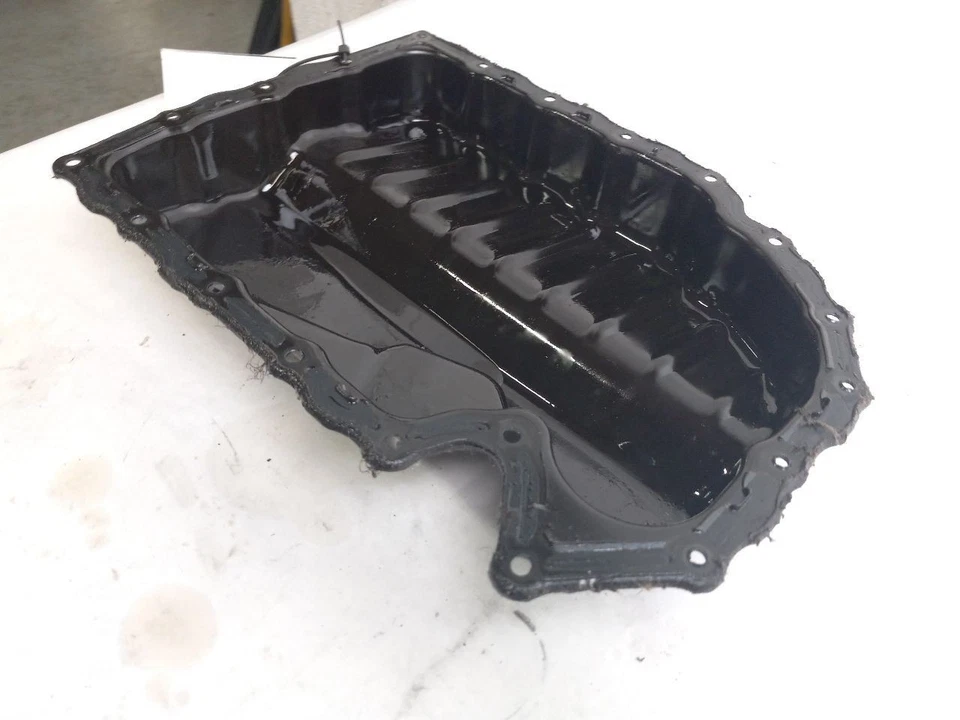 Panela de óleo inferior compatível com Volkswagen CC 2009 - 2018 FABRICANTE DE EQUIPAMENTO ORIGINAL - Imagem 3 de 4