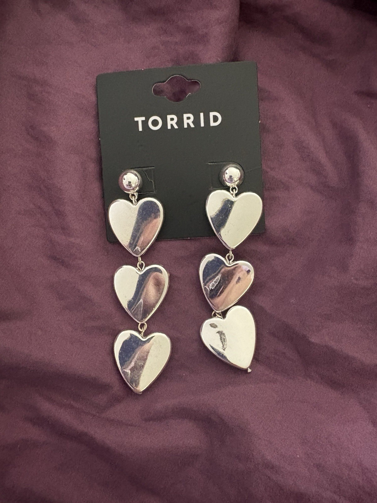 Pendientes colgantes tórridos tono plata corazón 3 corazones cierre tema amor