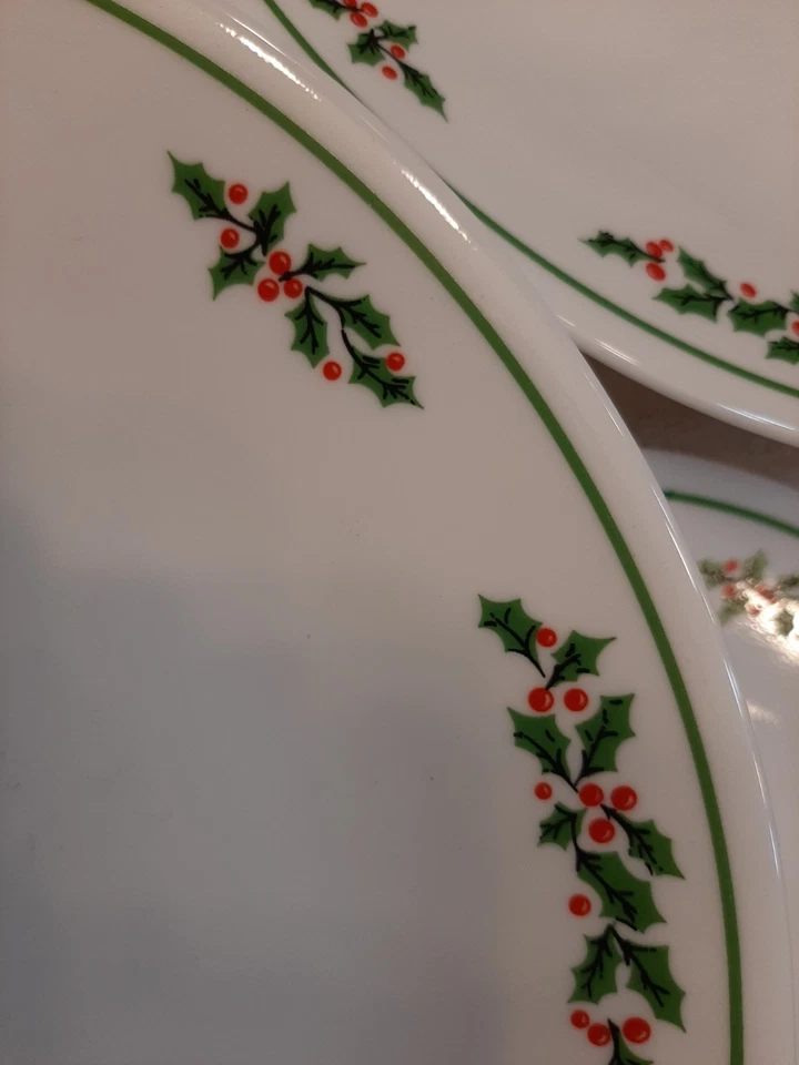 Corelle Winter Holly Dinner Plates (4) Discontinued Pattern - Image 4 of 4