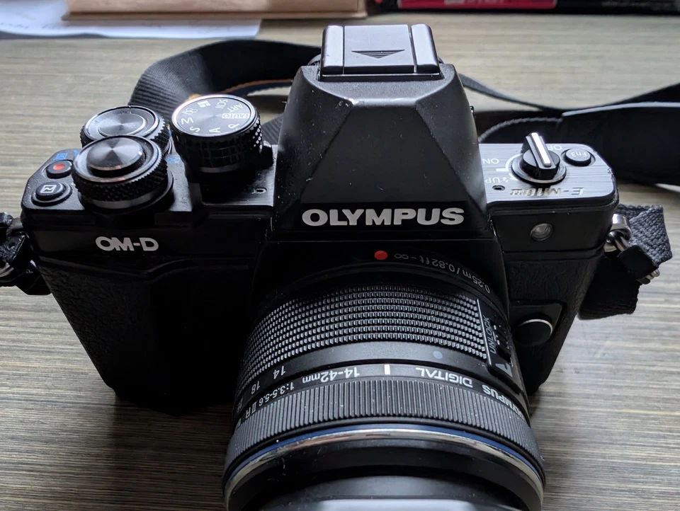 Olympus OM-D E-M10 Mark II Black, 5800 Auslösungen, mit Objektiv M.Zuiko 14-42mm - Bild 3 von 4