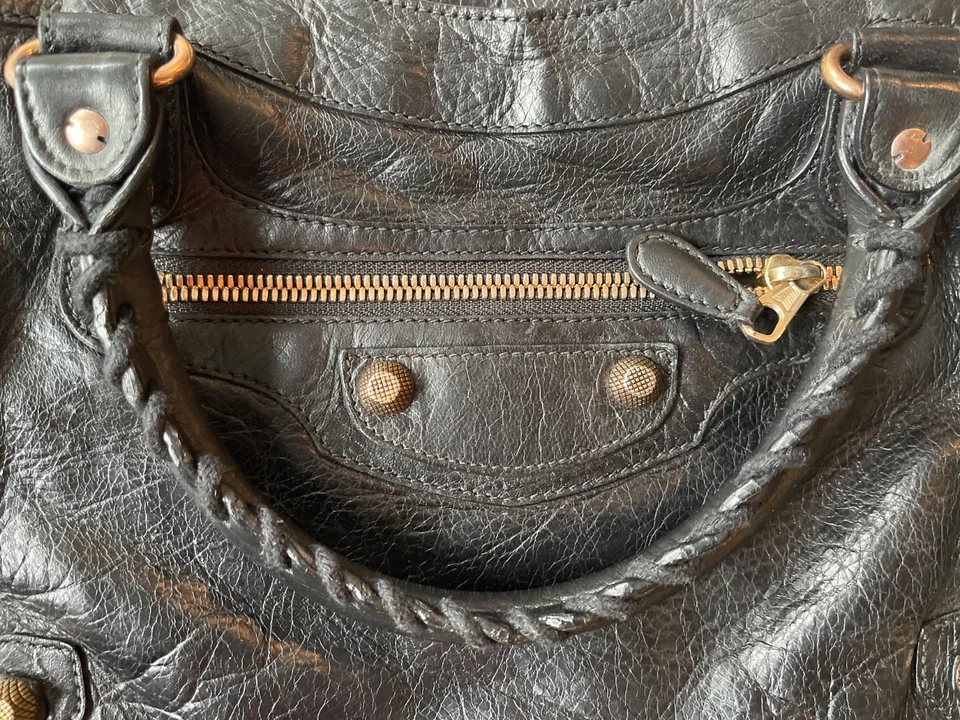 Bolso de Mano Balenciaga Town en Cuero Negro con Mini Herrajes Oro Rosa Foto 2 de 4