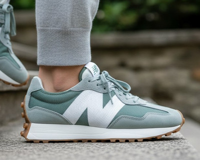 New Balance 327 Unisex Women 7 / Men 5.5 Sneakers Shoes Green