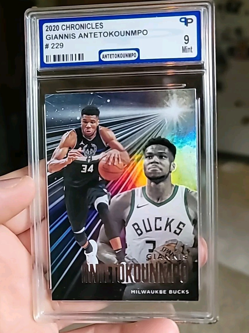 2020-21 Panini Chronicles - Mint 9 #229 Giannis Antetokounmpo